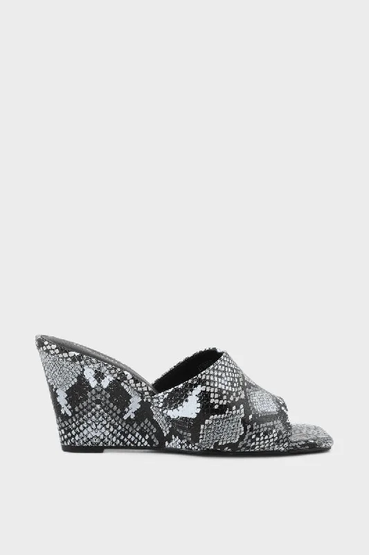 Comfy and stylish women's shoes for everyday casual wearFormal Slip On IF0053-Black