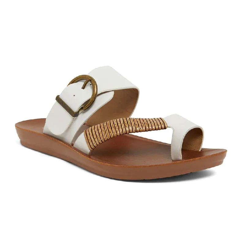 Versatile and elegant women's shoes for any outfitGeneva Slide in White Smooth