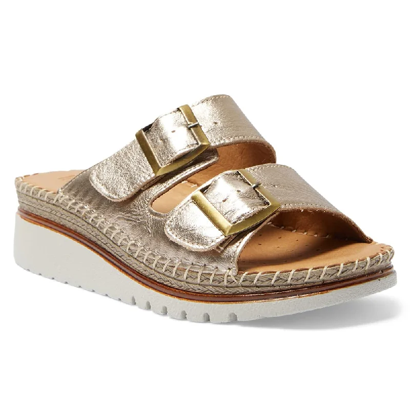 Sleek and modern women's footwear optionsHutch Sandal in Pewter Leather