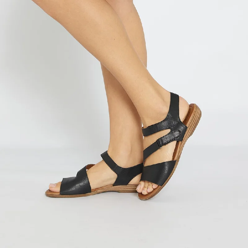 Stunning and glamorous women's shoes for evenings outKenya Sandal in Black Leather