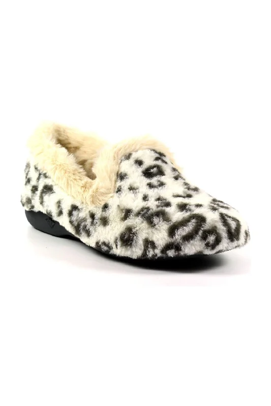Exotic and bold women's shoe designsLunar Morgan KLA215 white