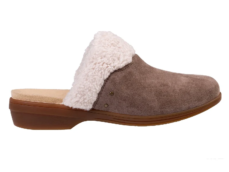 Stylish and comfortable women's shoes for long flightsNorthridge Cozy