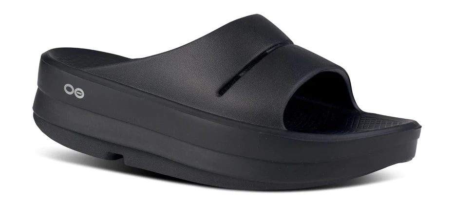 Comfy and stylish women's shoes for walkingOOFOS OOMEGA OOAHH SLIDE