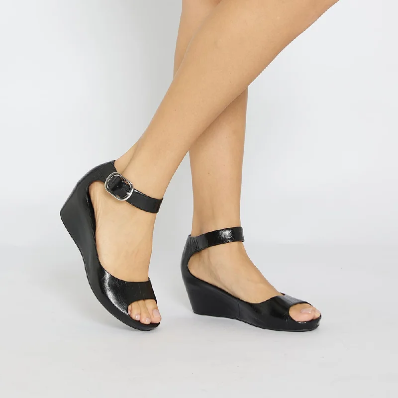 Practical and functional women's footwear solutionsPippa Wedge in Black Leather