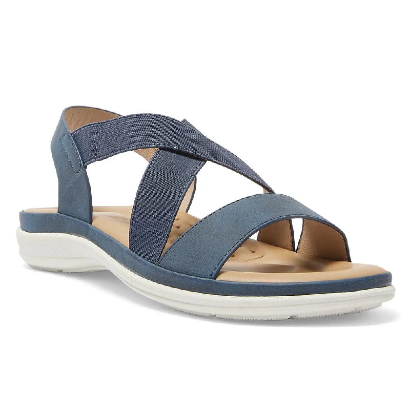 Timeless and elegant women's shoe classicsRadar Sandal in Navy