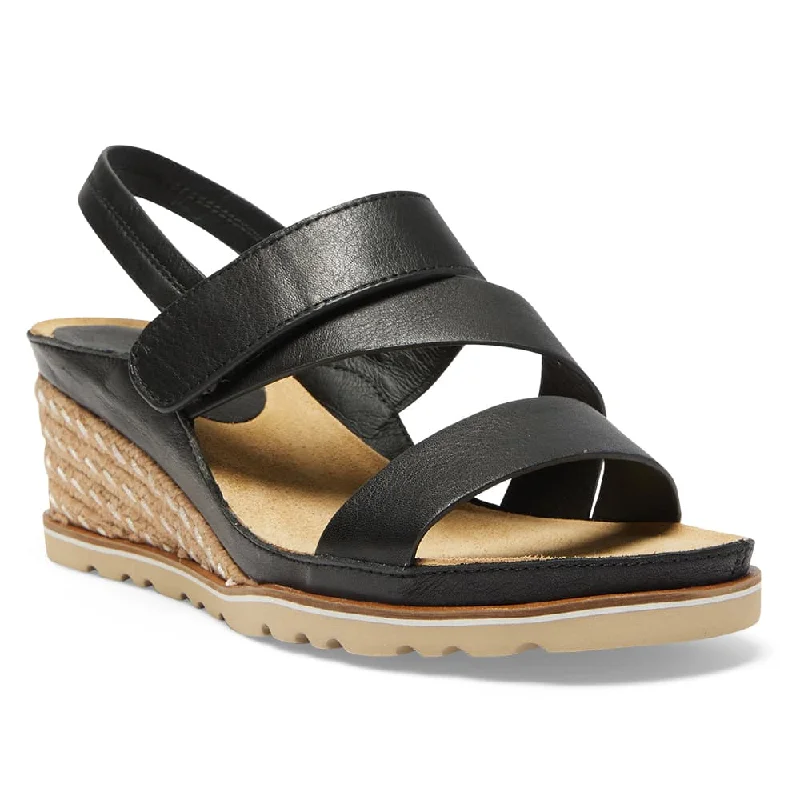 Versatile and stylish women's shoes for city walksTosca Wedge in Black Leather