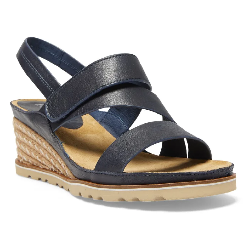 Elegant and sophisticated women's shoes for opera nightsTosca Wedge in Navy Leather