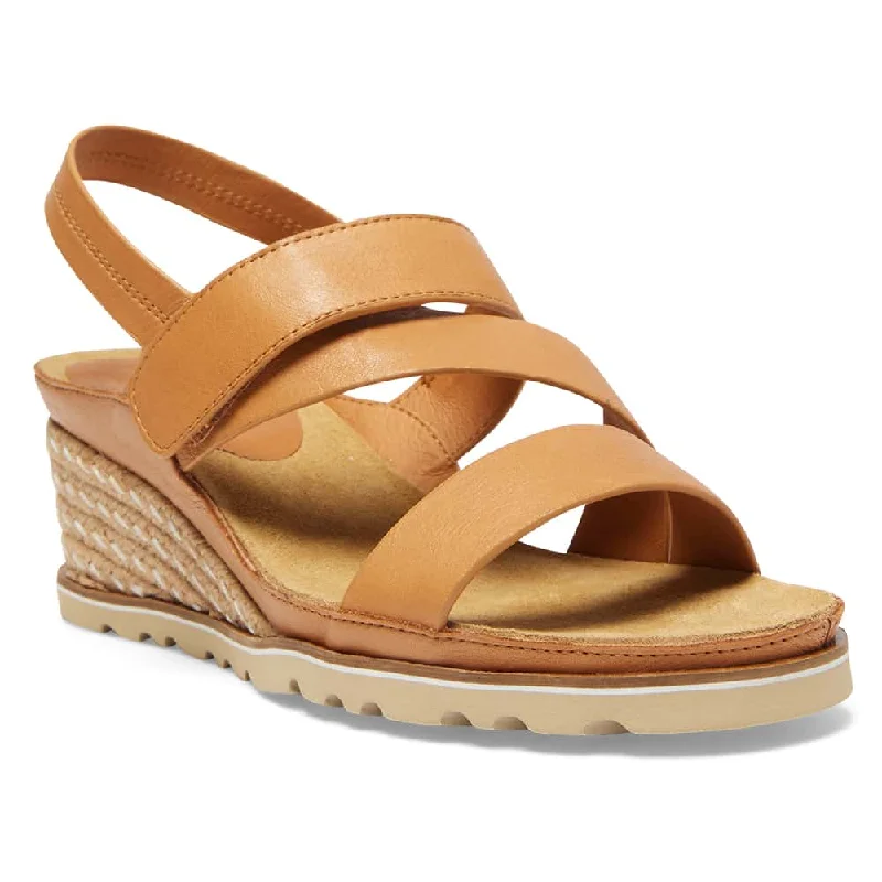 Comfy and stylish women's shoes for everyday eleganceTosca Wedge in Tan Leather