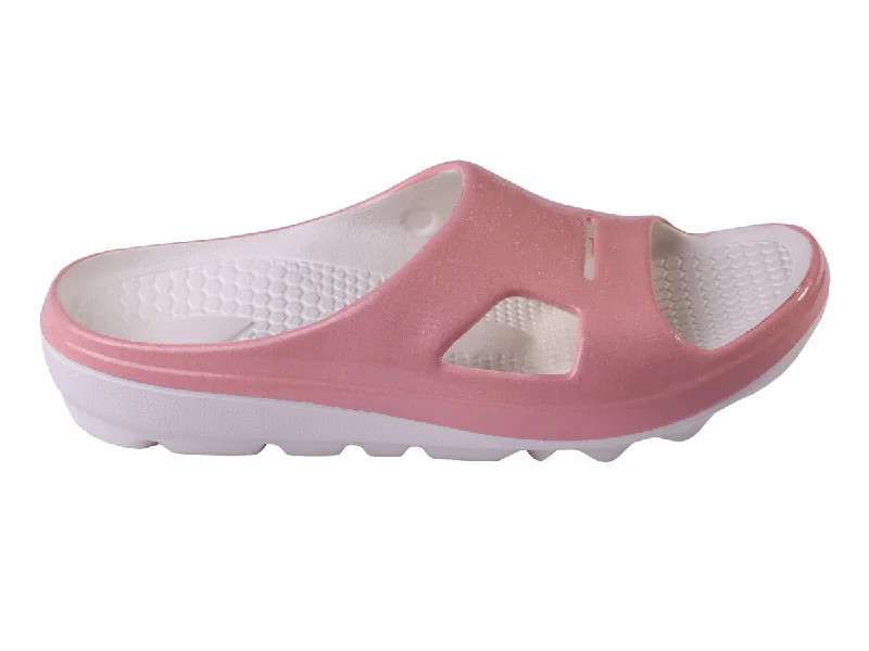 Flattering and figure-hugging women's footwearFusion 2 Pearlized Slide