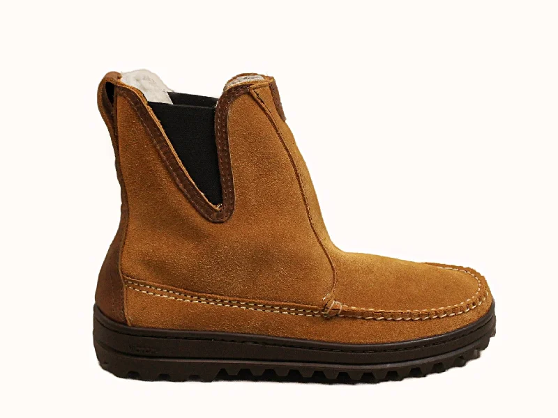 Timeless and elegant women's shoe classicsWomen's Barn Boot: Toast Suede