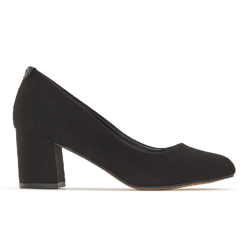 Comfy and stylish women's shoes for flat feetScene