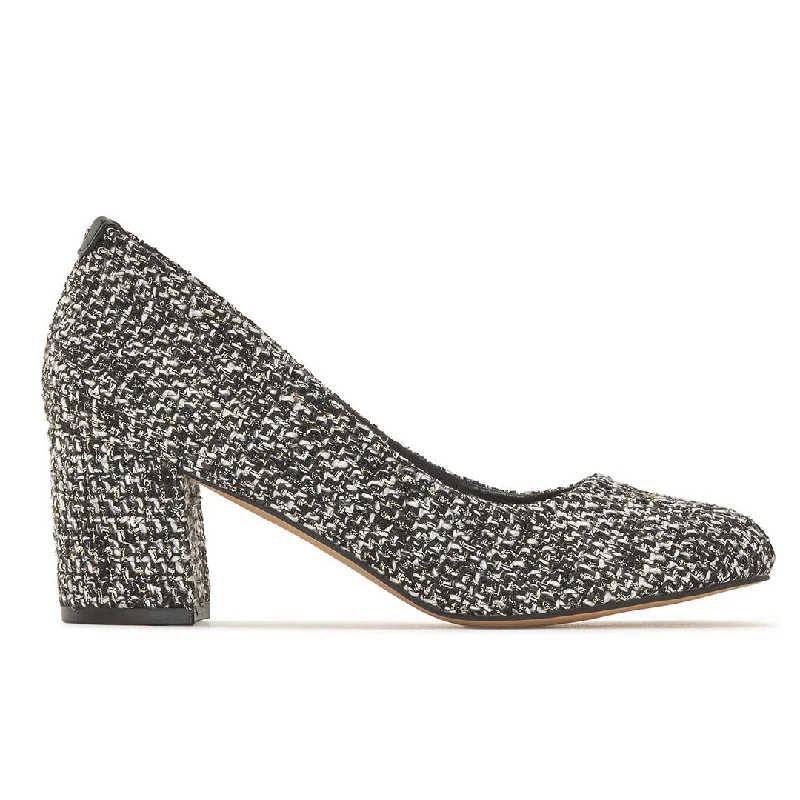 Elegant and sophisticated women's shoes for opera nightsScenic