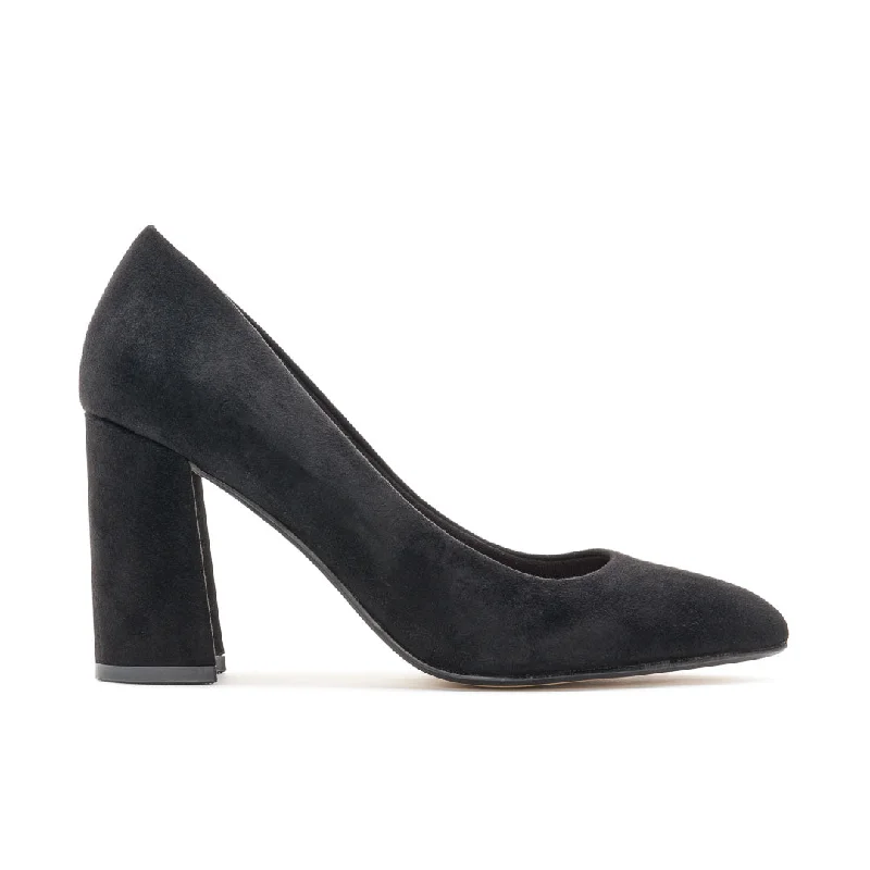 Feminine and romantic women's shoe designsAPERO