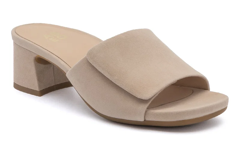 Feminine and romantic women's shoe designsAvenue Slide