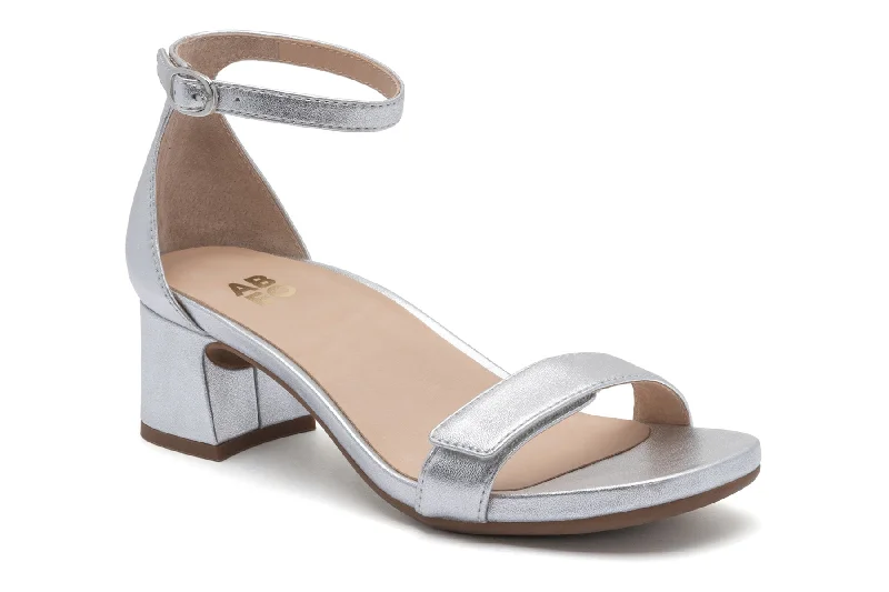 Bold and statement-making women's shoes for the bold and beautifulAvenue Strap Metatarsal