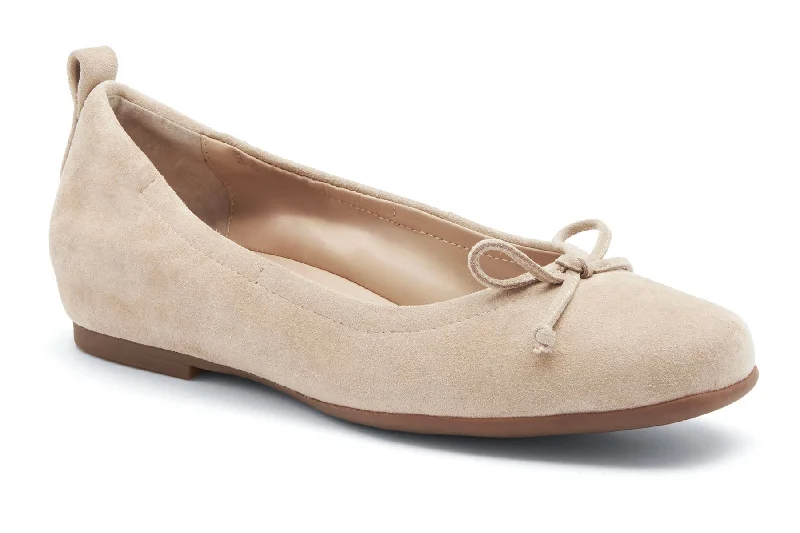 Timeless classic women's shoe designsCadence Bow