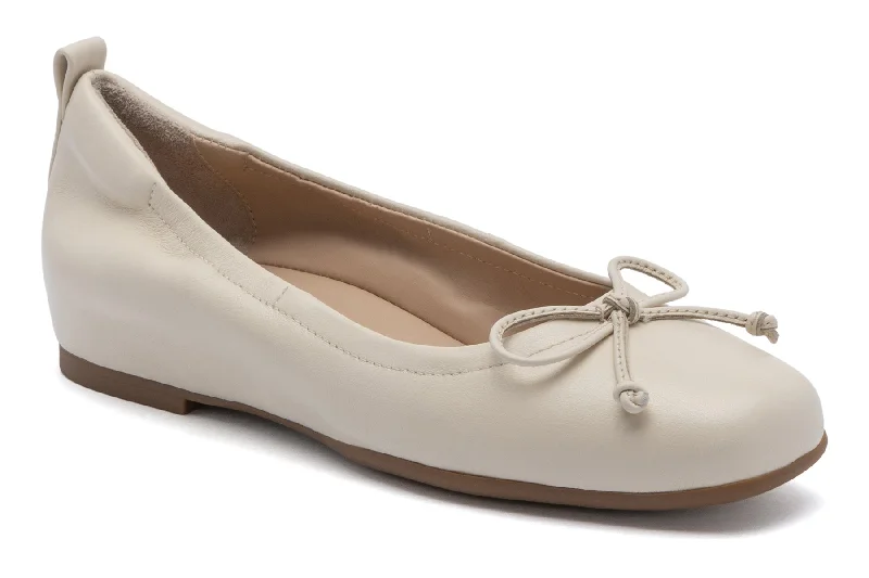 Chic and stylish women's shoes for fashion-conscious womenCadence Bow