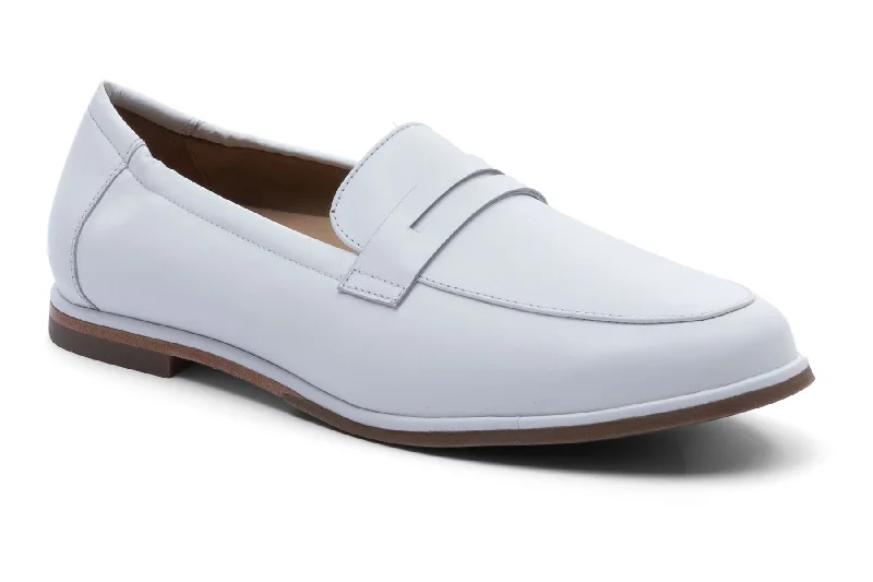 Stylish and comfortable women's shoes for long flightsStrada Loafer