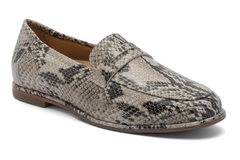 Stylish and comfortable women's shoes for long days at workStrada Loafer