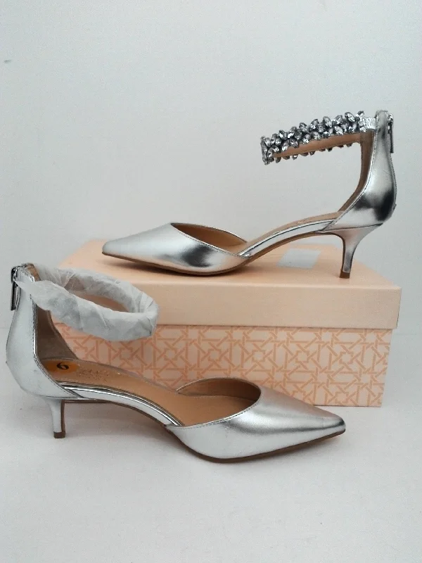 Fashion-forward and trendy women's shoe stylesBadley Mischka Women's Robles Silmet Ornament Size 6
