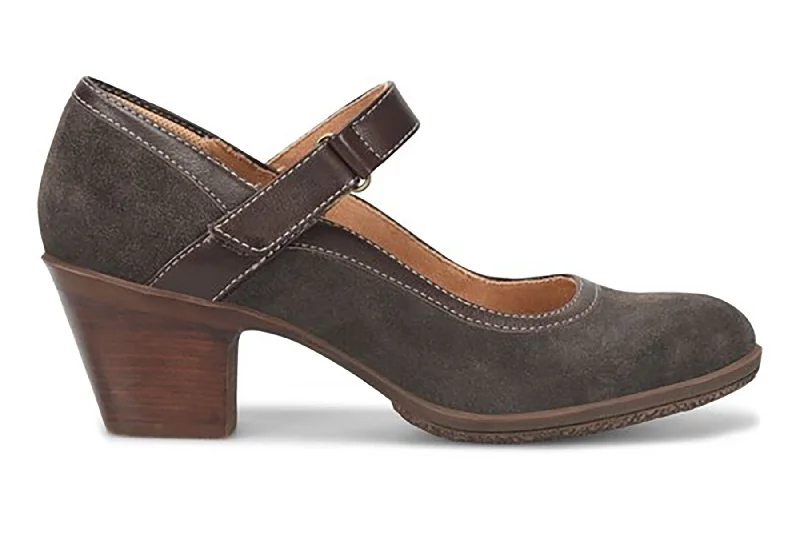 Chic and trendy women's shoes for the officeBarnes