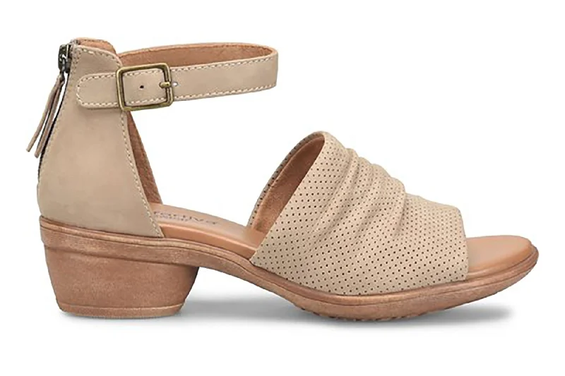 Flattering and stylish women's shoes for petite feetNewnan