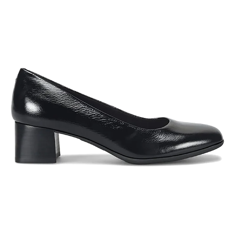 Effortlessly stylish women's shoe choicesPeach