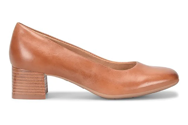 Flattering and stylish women's shoes for petite feetPeach