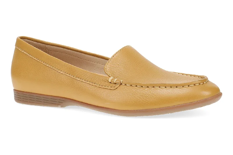 Chic and minimalist women's footwear trendsLorri