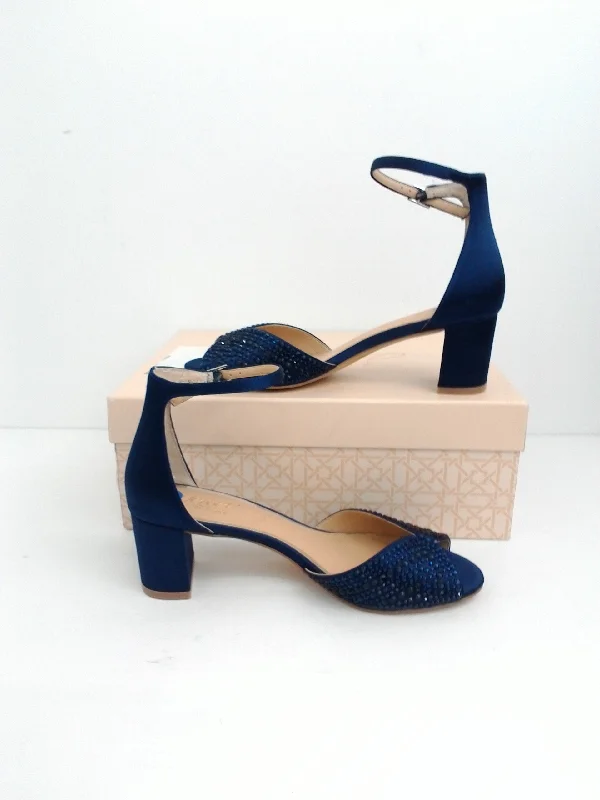 Feminine and dainty women's shoe designsJewel Badgley Mischka Women's Sycamore Navy Blue Size 7