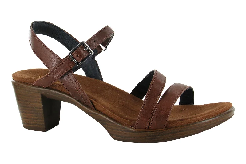 Flattering and figure-hugging women's footwearBounty