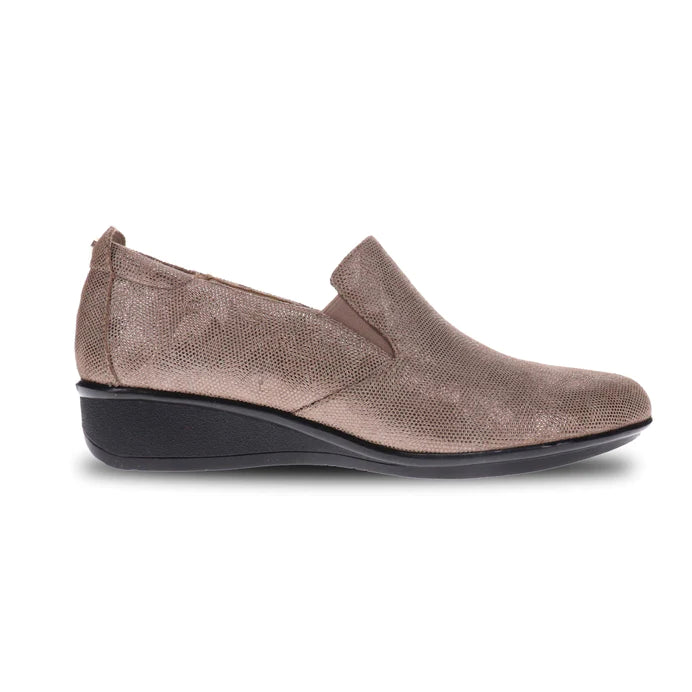 Fashion-forward and trendy women's shoe stylesREVERE JAMAIKA CHAMP
