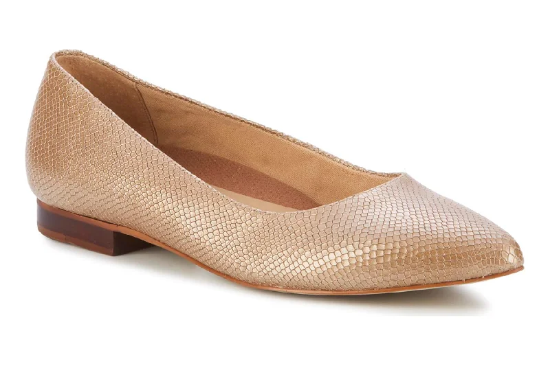 Chic and sophisticated women's footwear for workReece