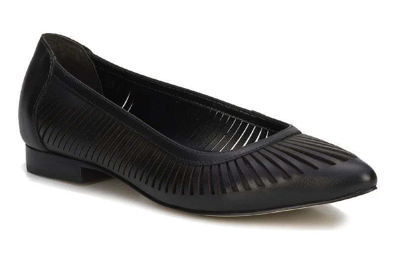 Comfortable and supportive women's shoes for all-day wearRoxi