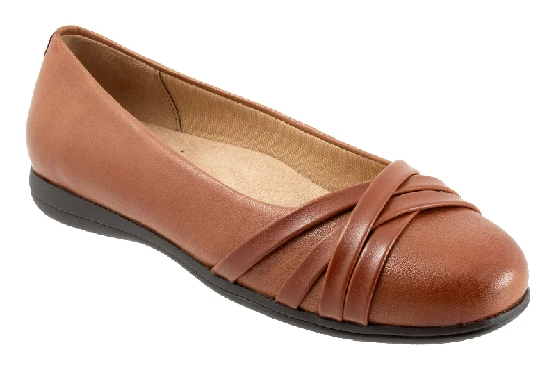 Comfy and stylish women's shoes for walkingDaphne
