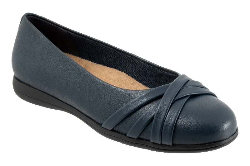 Fashion-forward and trendy women's shoe stylesDaphne