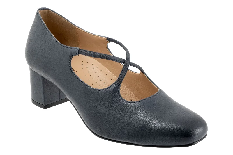 Chic and stylish women's shoes for graduation ceremoniesDemi